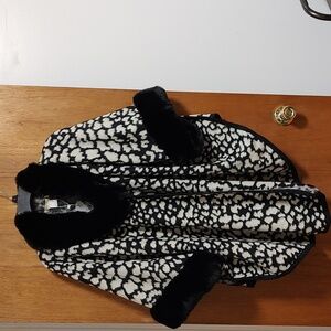 Ladies Black And White Faux Fur Puncho/ Shawl/Cape/Wrap Plus One Size Make Offer